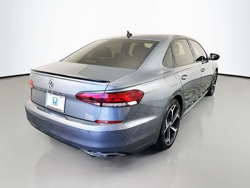 Used 2020 Volkswagen Passat 2.0T R-Line FWD image 5