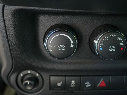 Used 2016 Jeep Wrangler Unlimited Rubicon image 29