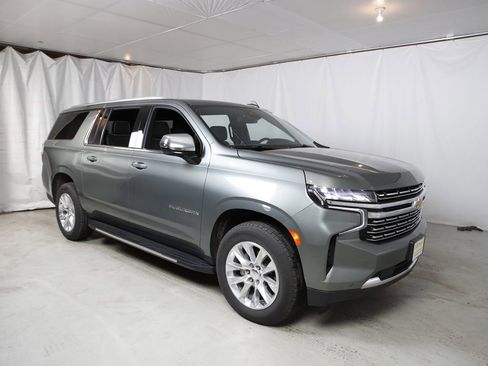 Used 2023 Chevrolet Suburban Premier image 1