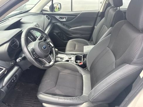 Used 2019 Subaru Forester Premium AWD/4WD image 5