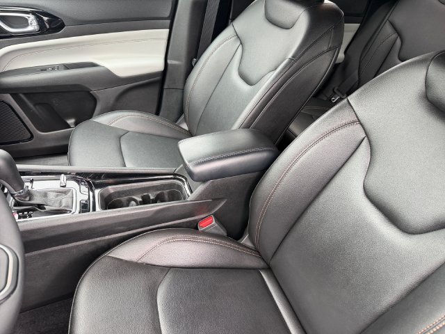 Used 2024 Jeep Compass Limited AWD/4WD image 15