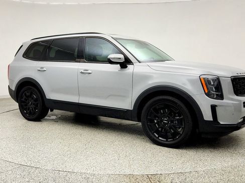 Used 2022 Kia Telluride SX w/ SX Prestige Package AWD/4WD image 3