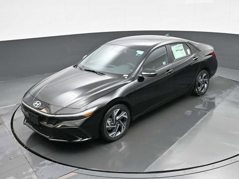 Certified 2025 Hyundai Elantra SEL FWD image 26