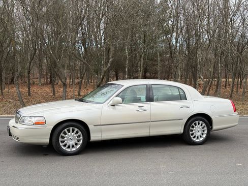 Used 2006 Lincoln Town Car Signature image 21