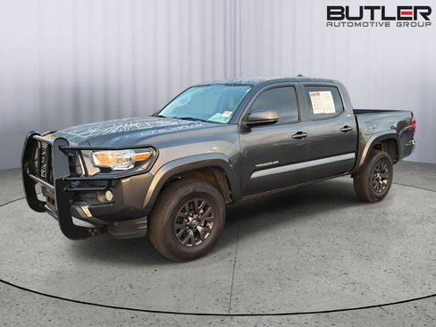 Used 2020 Toyota Tacoma SR5 RWD image 2