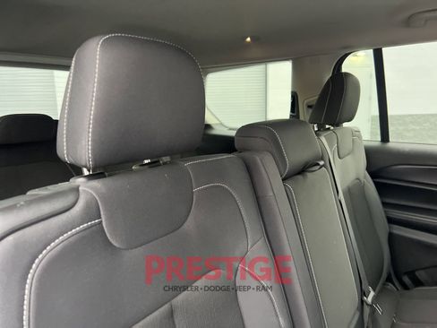 Used 2023 Jeep Grand Cherokee L Laredo image 19