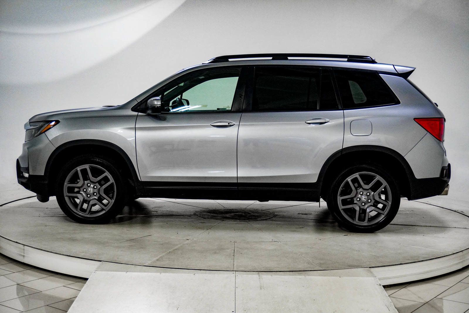 Used 2023 Honda Passport EX-L image 5