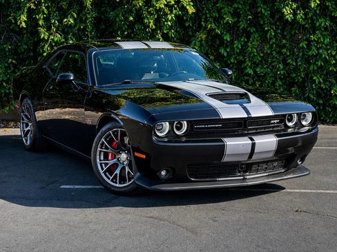 Used 2015 Dodge Challenger SRT w/ Technology Group RWD image 1