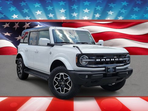 Certified 2025 Ford Bronco Outer Banks AWD/4WD image 1