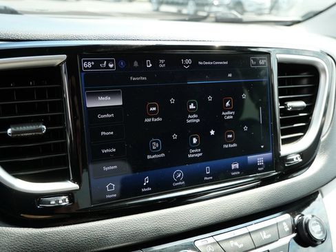 Used 2024 Chrysler Pacifica Touring-L FWD image 30