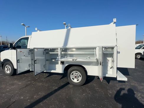 New 2025 GMC Savana 3500 w/ Power Convenience Package image 5