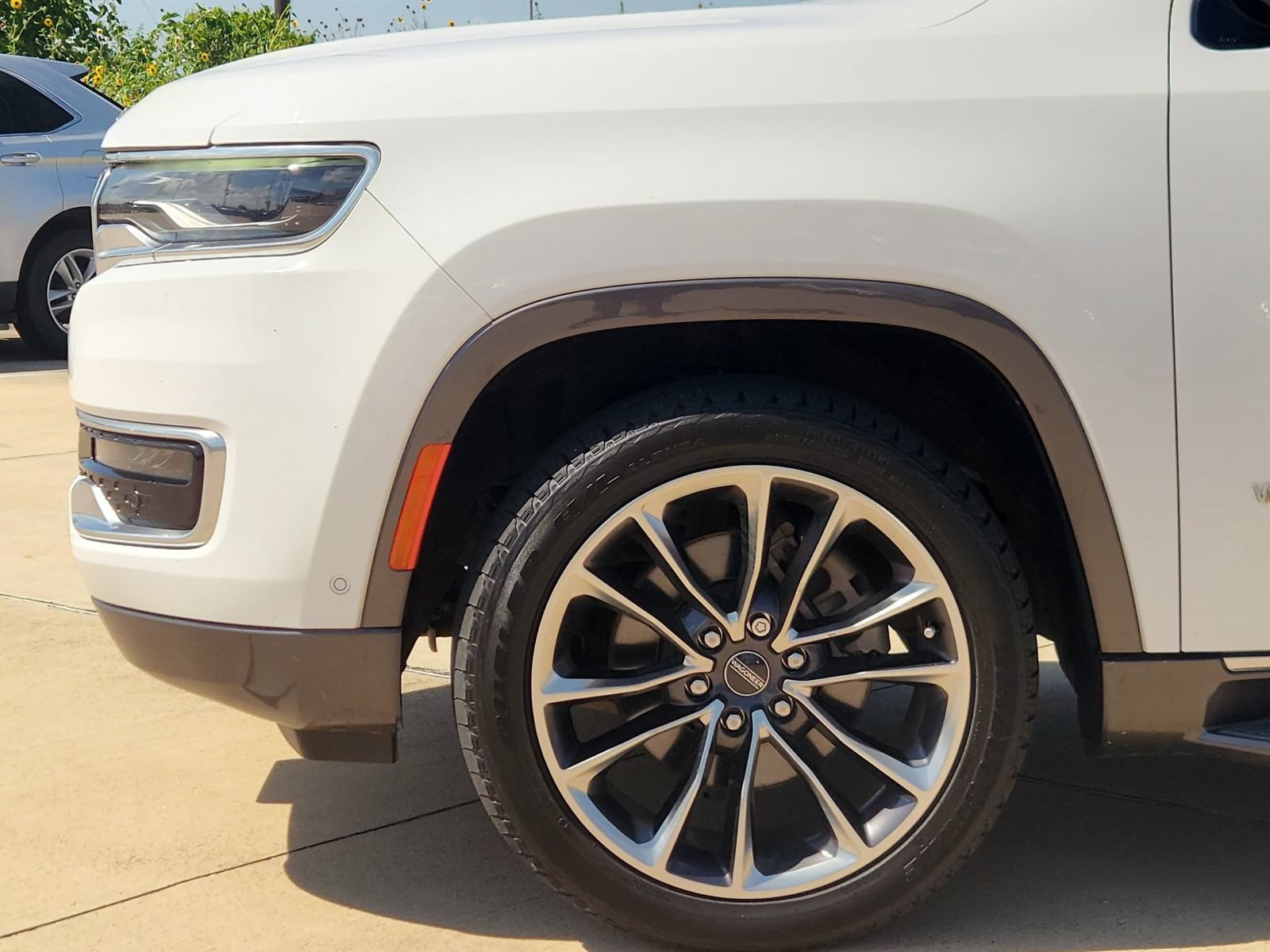 Used 2022 Jeep Wagoneer Series II w/ Premium Group I AWD/4WD image 9