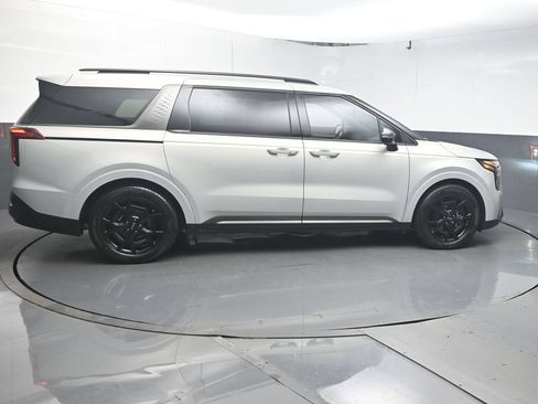 Used 2025 Kia Carnival SX Prestige FWD image 8