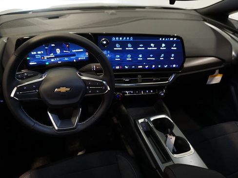 New 2026 Chevrolet Equinox EV LT image 13