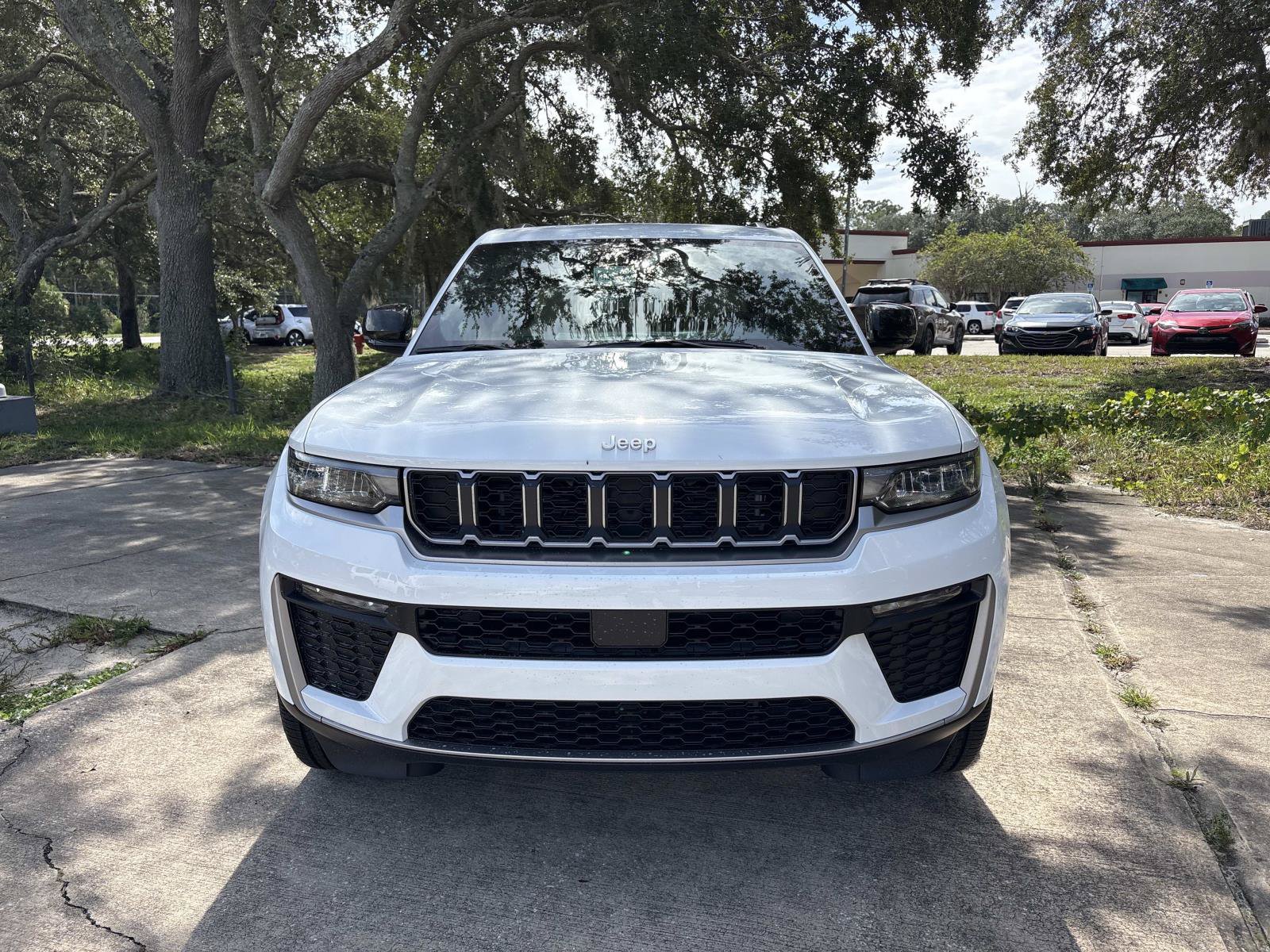 New 2027 Jeep Grand Cherokee Limited RWD image 8