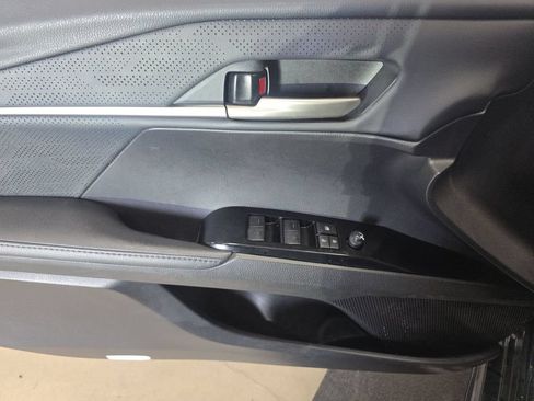 Used 2025 Toyota Camry XSE FWD image 9