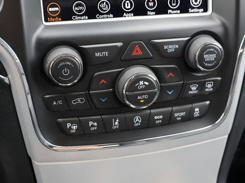 Used 2018 Jeep Grand Cherokee Summit AWD/4WD image 26