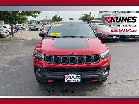 Used 2025 Jeep Compass Trailhawk AWD/4WD image 13