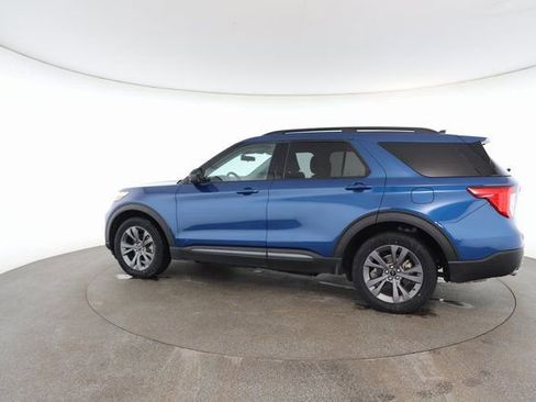Used 2022 Ford Explorer XLT w/ Equipment Group 202A image 8
