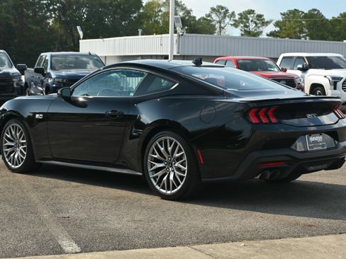 Used 2025 Ford Mustang GT Premium image 11