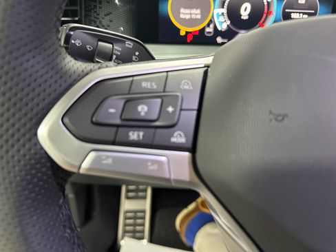 New 2026 Volkswagen Tiguan SE R-Line image 19