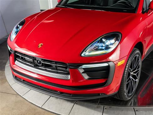 Certified 2026 Porsche Macan AWD/4WD image 11