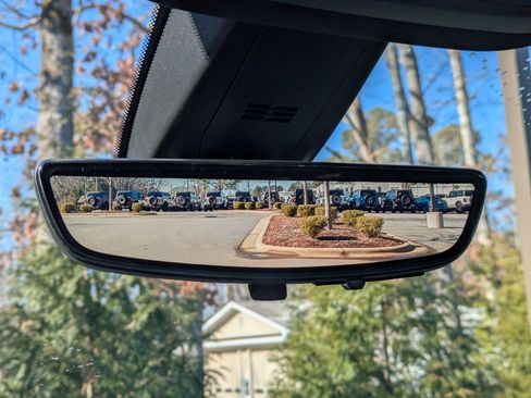 Used 2023 Chevrolet Traverse RS image 26