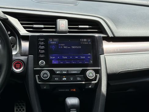 Used 2019 Honda Civic Touring image 8