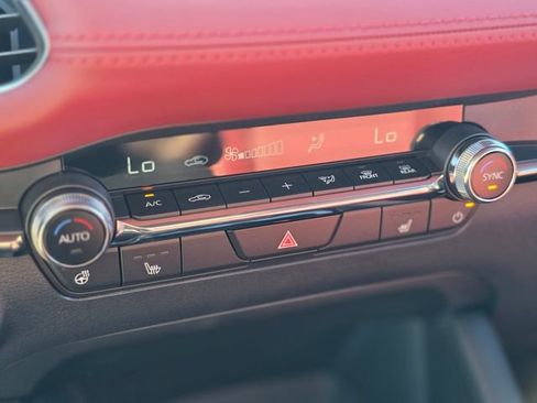 New 2026 MAZDA MAZDA3 Hatchback w/Premium Plus Pkg image 27