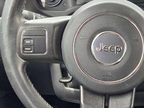 Used 2017 Jeep Patriot Latitude AWD/4WD image 17