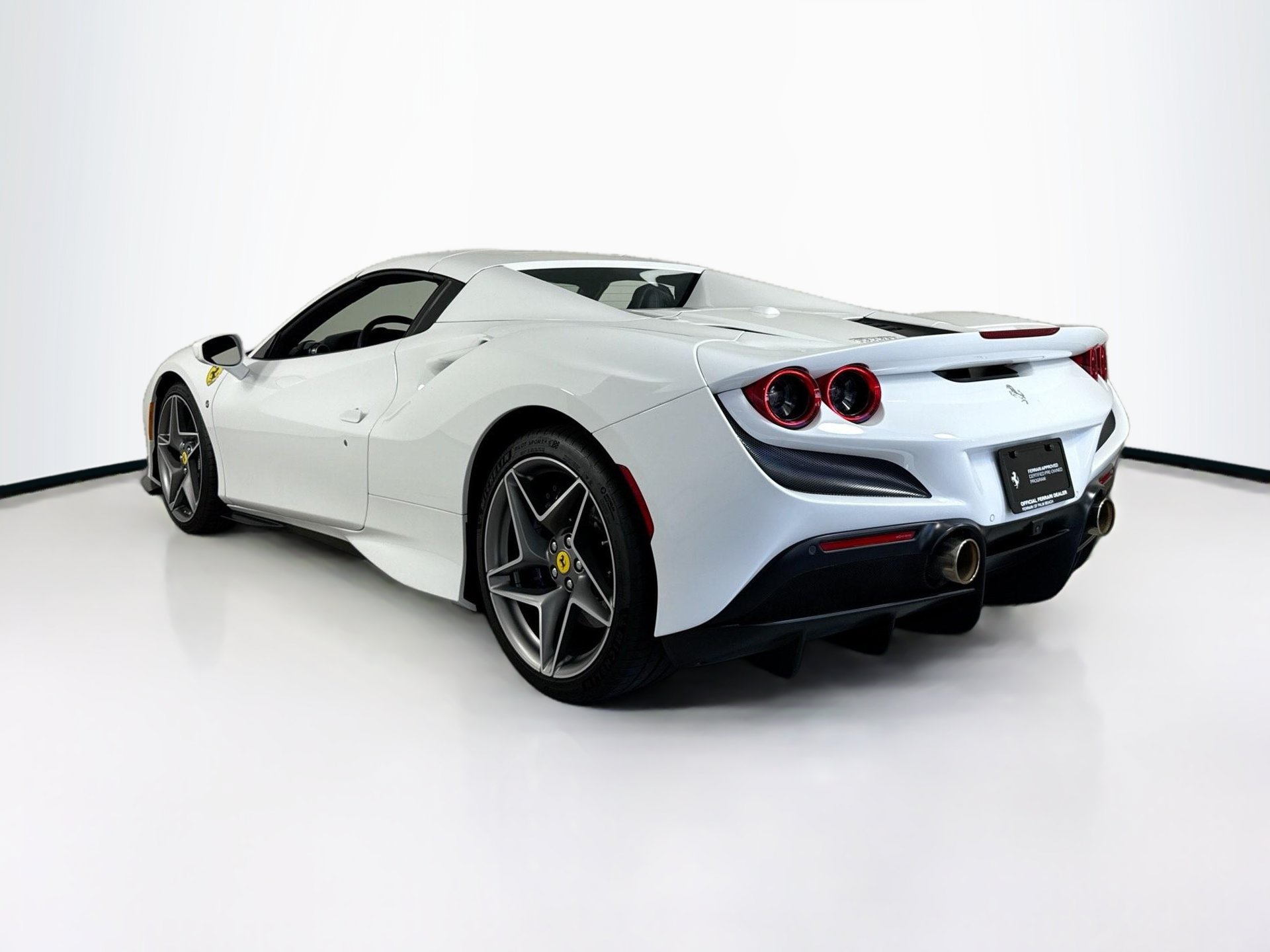 Certified 2022 Ferrari F8 Tributo RWD image 5