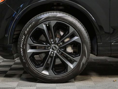 Used 2025 Audi Q7 3.0T Premium Plus AWD/4WD image 38