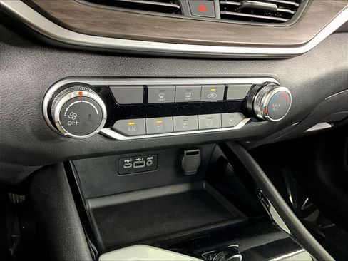 Certified 2024 Nissan Altima 2.5 SV FWD image 15