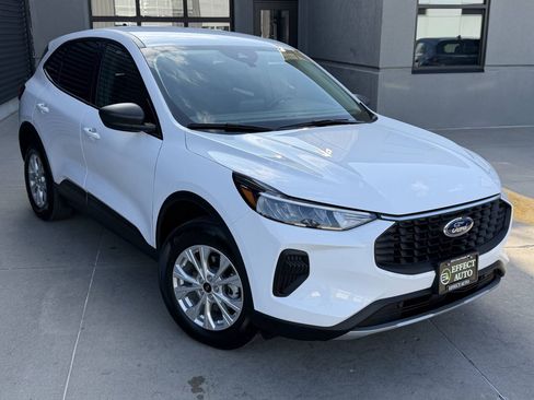 Used 2025 Ford Escape Active w/ Cold Weather Package AWD/4WD image 5