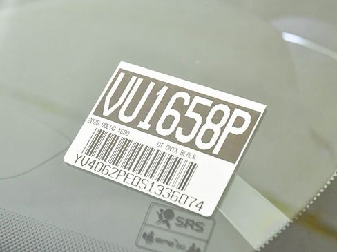 Certified 2025 Volvo XC90 B6 Plus image 33