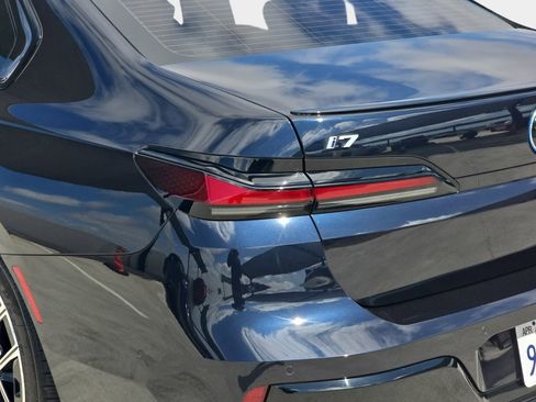 Used 2025 BMW i7 eDrive50 w/ M Sport Package image 38