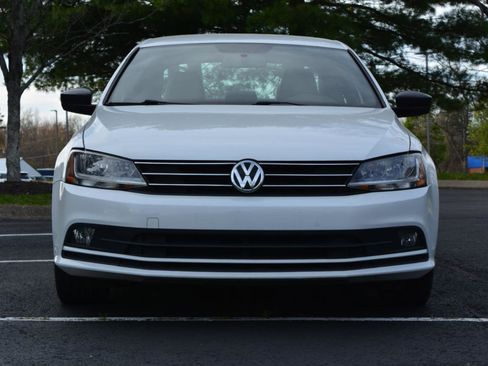 Used 2017 Volkswagen Jetta Sport image 2