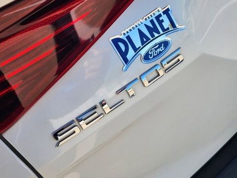 Used 2021 Kia Seltos EX image 11