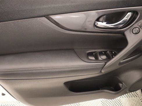 Used 2017 Nissan Rogue S w/ Appearance Package FWD image 14