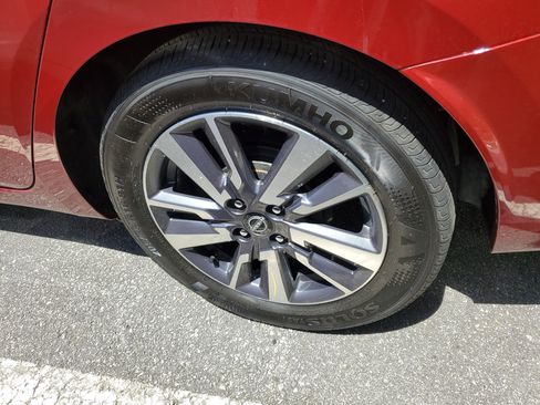 Used 2025 Nissan Versa SV image 9