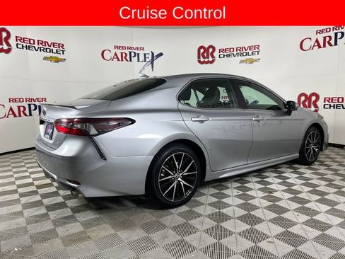 Used 2024 Toyota Camry SE image 8