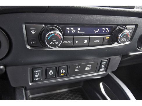 Used 2022 Nissan Frontier SV image 27