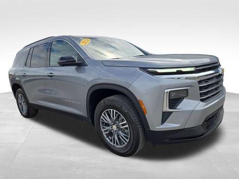 Used 2024 Chevrolet Traverse LT w/ Trailering Package AWD/4WD image 1