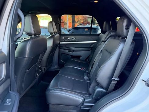Used 2018 Ford Explorer XLT w/ Equipment Group 202A image 22