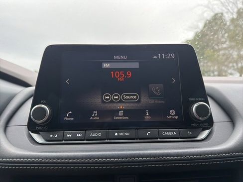 Used 2023 Nissan Rogue SV image 14