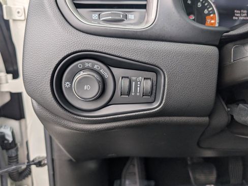 Used 2021 Jeep Renegade Limited image 21