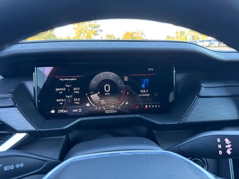 Used 2025 GMC Acadia Elevation image 24