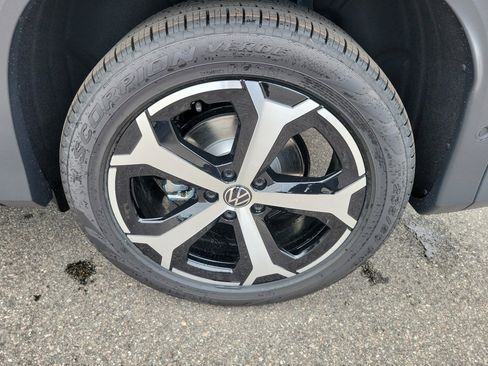 New 2026 Volkswagen Tiguan SE image 22
