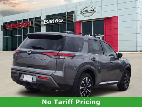 Certified 2026 Nissan Pathfinder Platinum FWD image 4