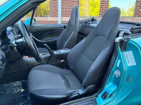 Used 2003 MAZDA MX-5 Miata RWD image 32
